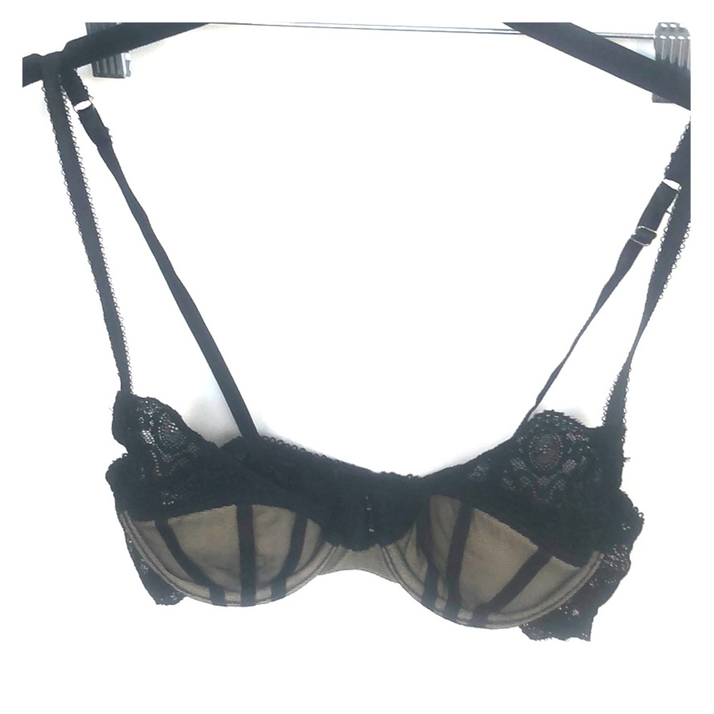 Elle macpherson bra
